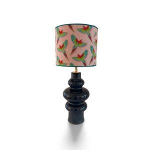 Donkerblauwe golvende lamp met papegaai lampenkap